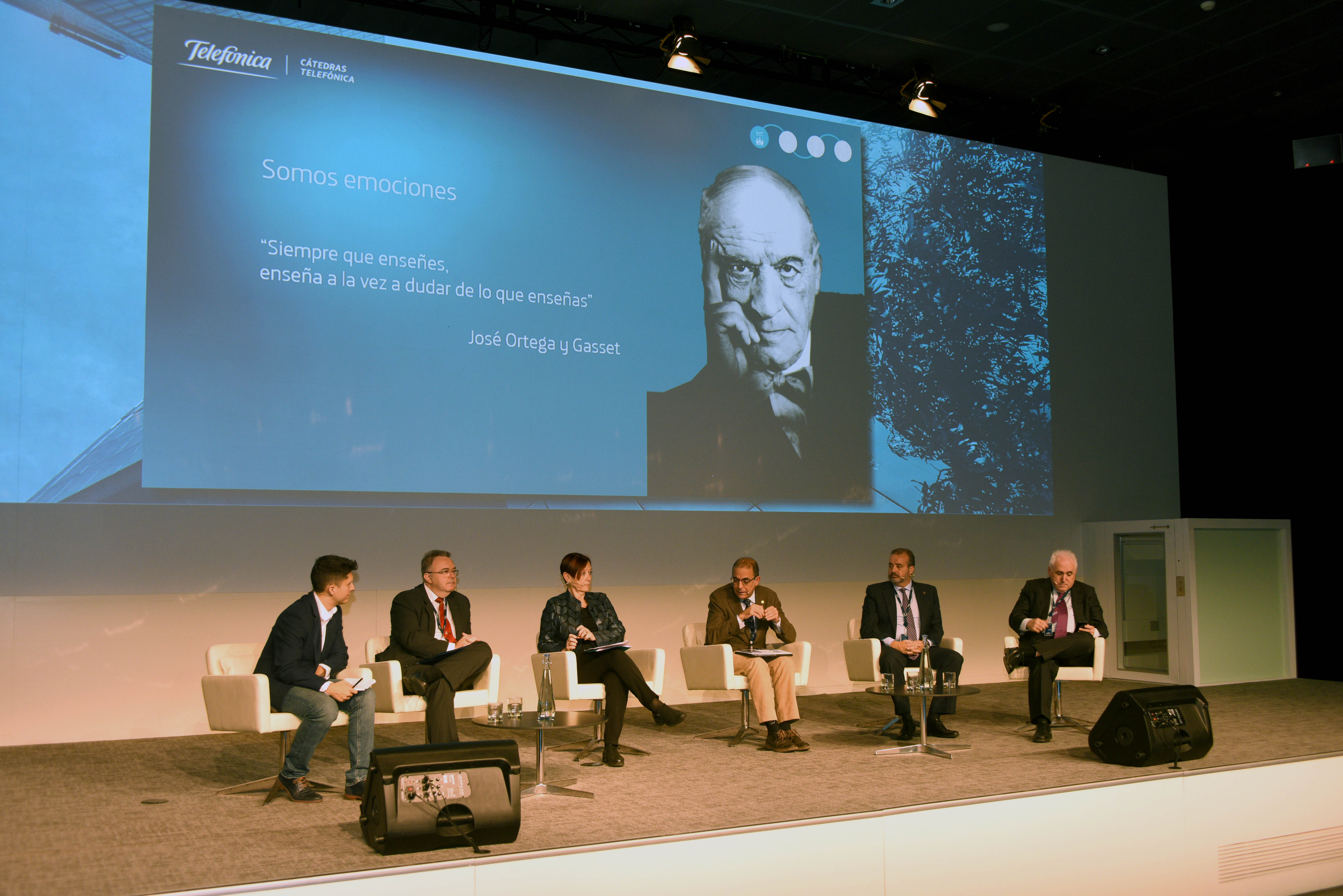Uno más uno, mucho más que dos: la experiencia de Red de Cátedras Telefónica