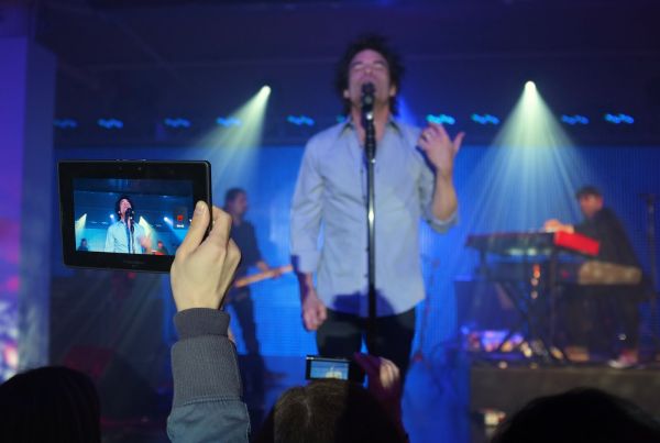 Tablets-at-concerts.jpg