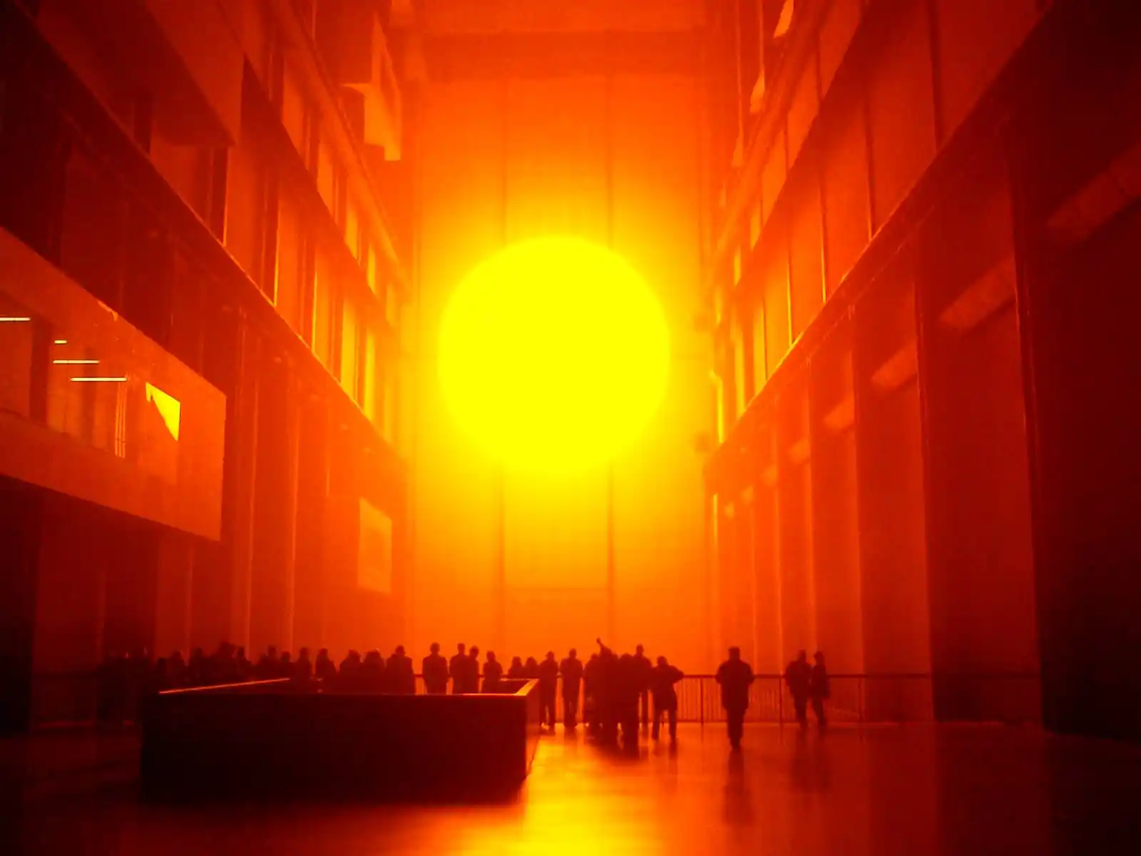 Un sol artificial, humanos sintéticos y un piano en la mochila