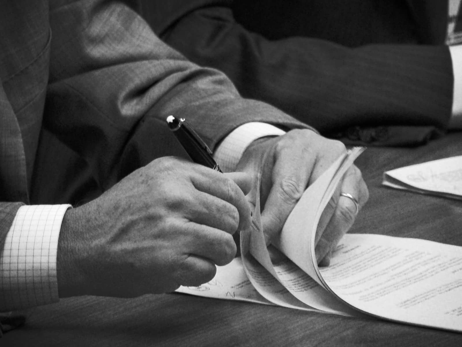 Curiosidades y peligros de los términos y condiciones de los contratos