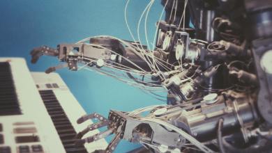 Un robot tocando el piano. Foto: Possessed Photography / Unsplash